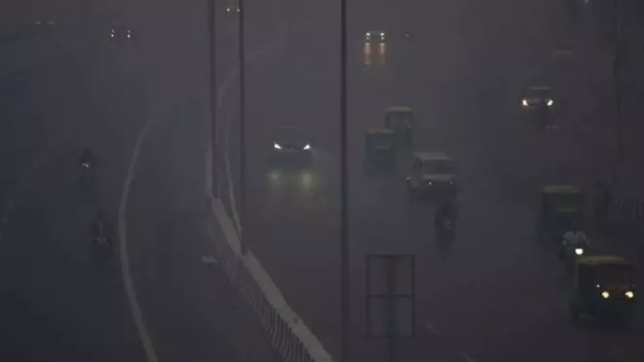 Capitala unei mari țări, acoperită de o ceață toxică în urma unui festival / Locuitorii sunt nevoiți să respire un aer poluat de săptămâni întregi
