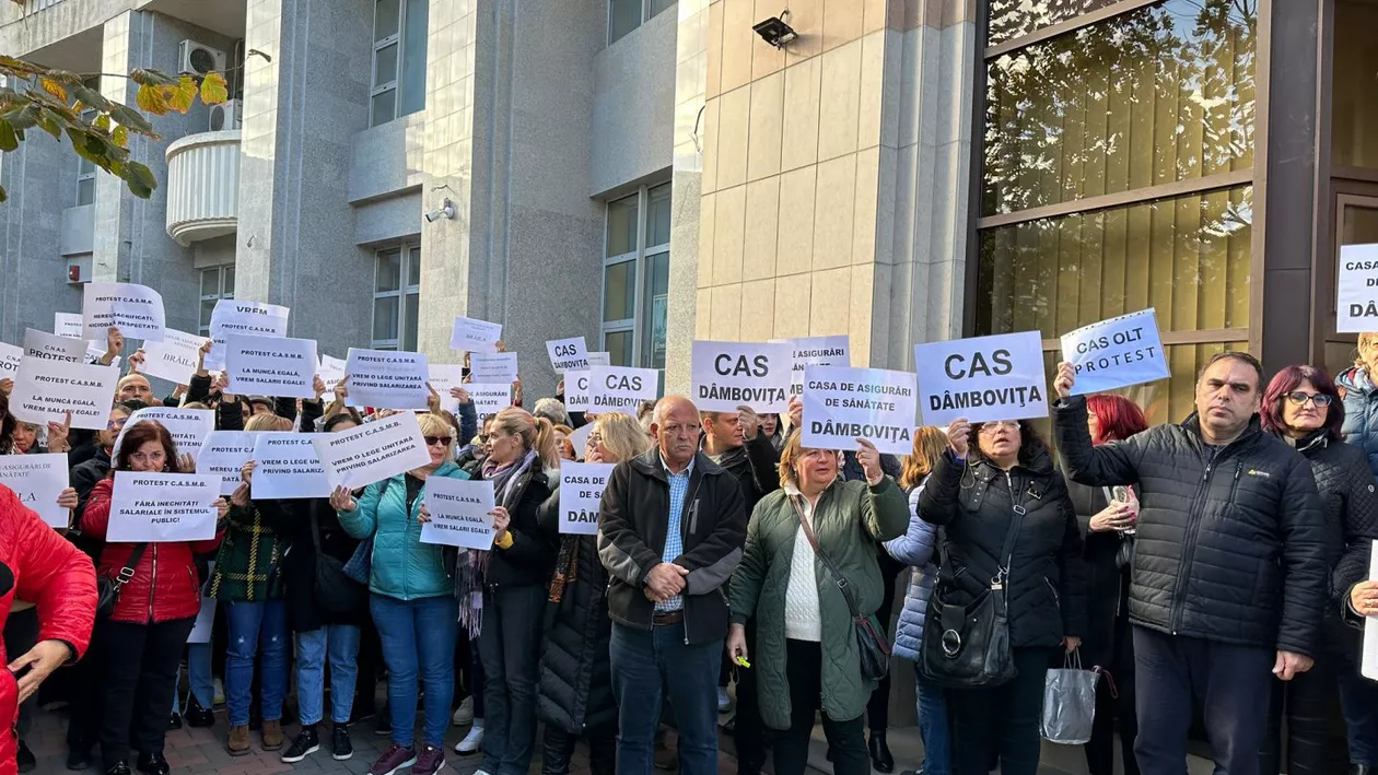 Protest al angajaților din casele de asigurări de sănătate, marți, la Guvern