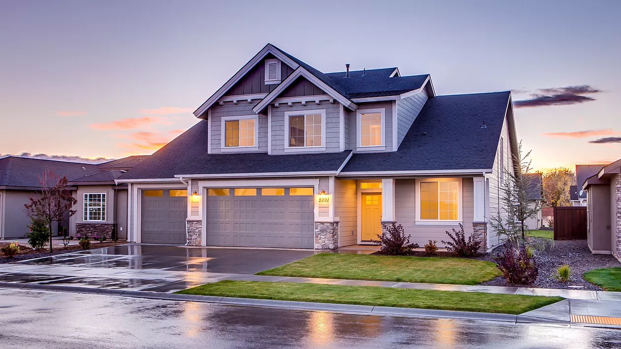 Casele din Ungaria, vândute la preţ de chilipir. Românii se înghesuie să le cumpere