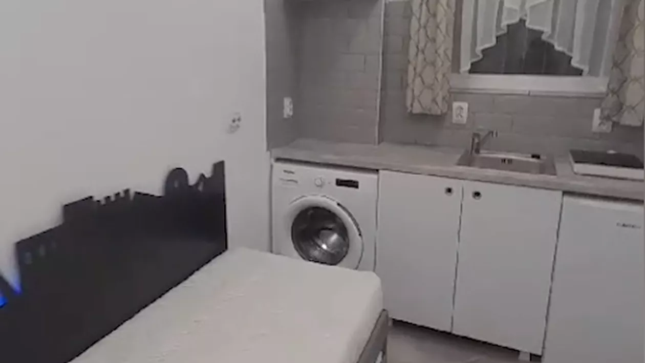 Cea mai mică locuință poate fi închiriată în Capitală. Oferă tot confortul necesar pentru o persoană, având chiar și încălzire în pardoseală