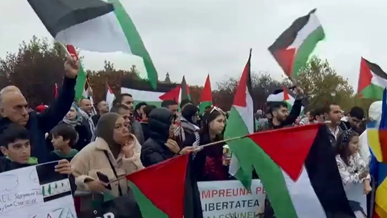 Incidente la mitingul pro Palestina din Capitală: O femeie şi un bărbat, depistaţi având asupra lor spray lacrimogen / Un tânăr deținea o petardă