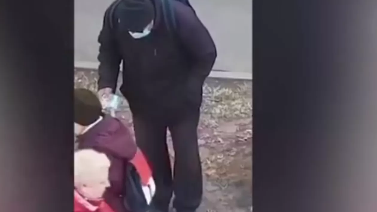 Ce sumă de bani a strâns un cerșetor din Constanța, în 3 ore. Se prefăcea bătrân și bolnav