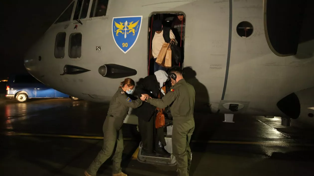 MAE: Alte opt persoane, cetățeni români și familiile lor, au ajuns în România, după ce au fost evacuate din Fâșia Gaza
