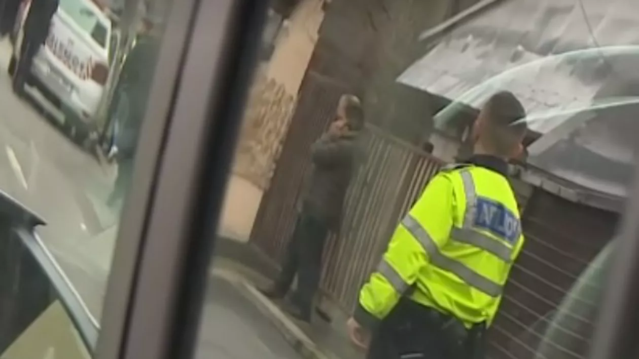 Un bărbat din Galați şi-a ucis cu sălbăticie soţia în a treia zi de Crăciun. A sunat la 112, apoi a fugit