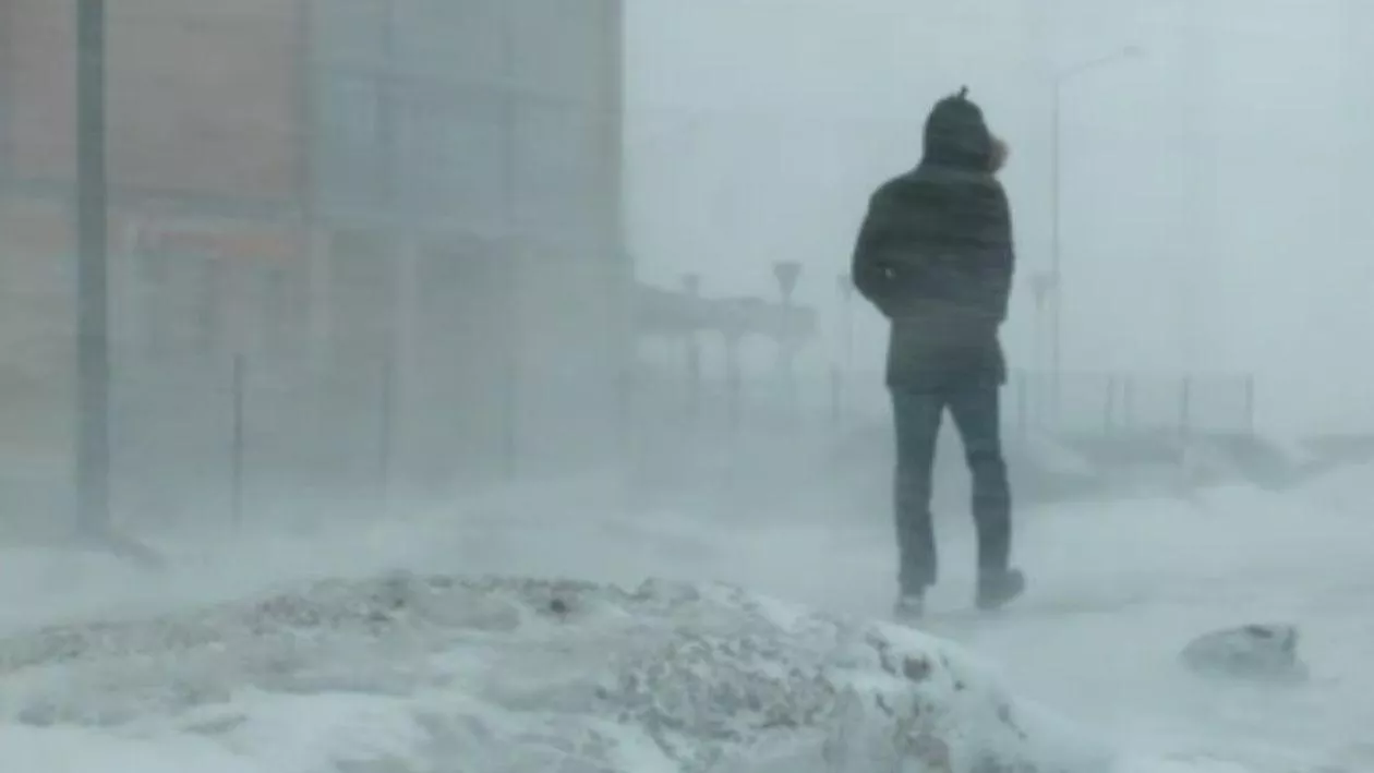Temperaturile scad brusc înainte de Crăciun. Un nou ciclon polar aduce precipitații și frig în România
