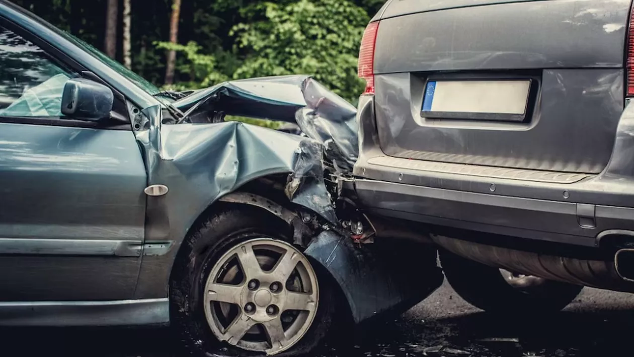 Accident grav în Giurgiu: Un șofer beat și fără permis s-a răsturnat cu mașina într-un șanț