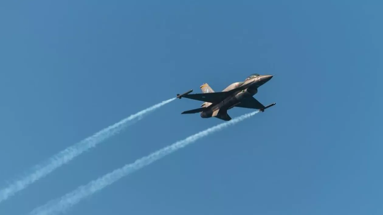 Un avion de luptă american F-16 s-a prăbuşit în mare, în Coreea de Sud. Pilotul a reușit să se catapulteze