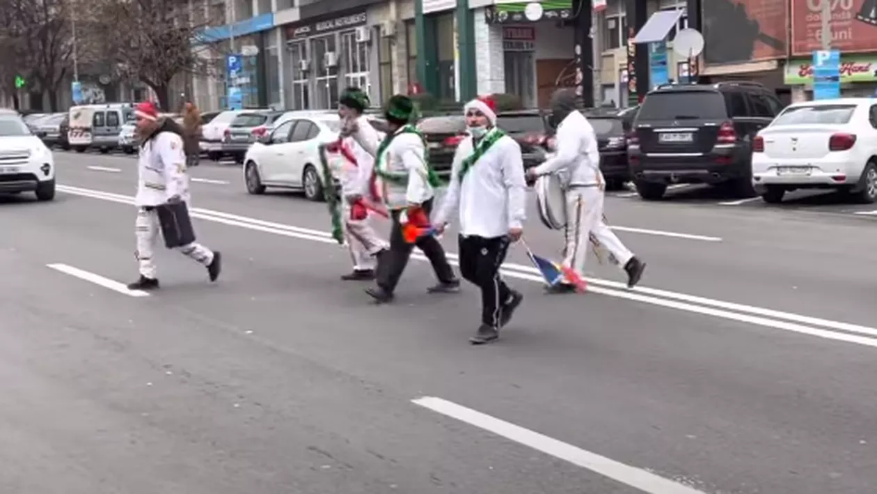 Colindătorii care se plimbă cu boxa prin oraș le dau mari bătăi de cap bucureștenilor. Polițiștii sunt în alertă și anunță amenzi usturătoare