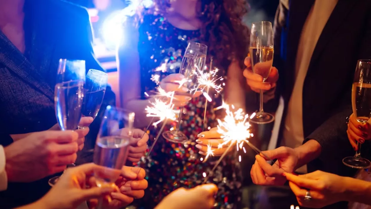 Superstiții pentru noaptea de Revelion. Lucruri pe care să le faci pentru noroc în dragoste, la bani și în viață