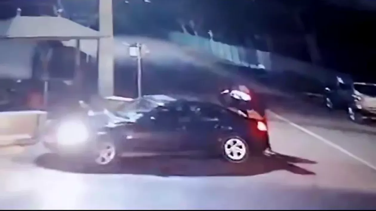 Șofer de BMW, filmat în timp ce fură cartofi din fața unui magazin, în comuna Smeeni din Buzău: A băgat de 30 de lei motorină și a rămas cu stomacul gol