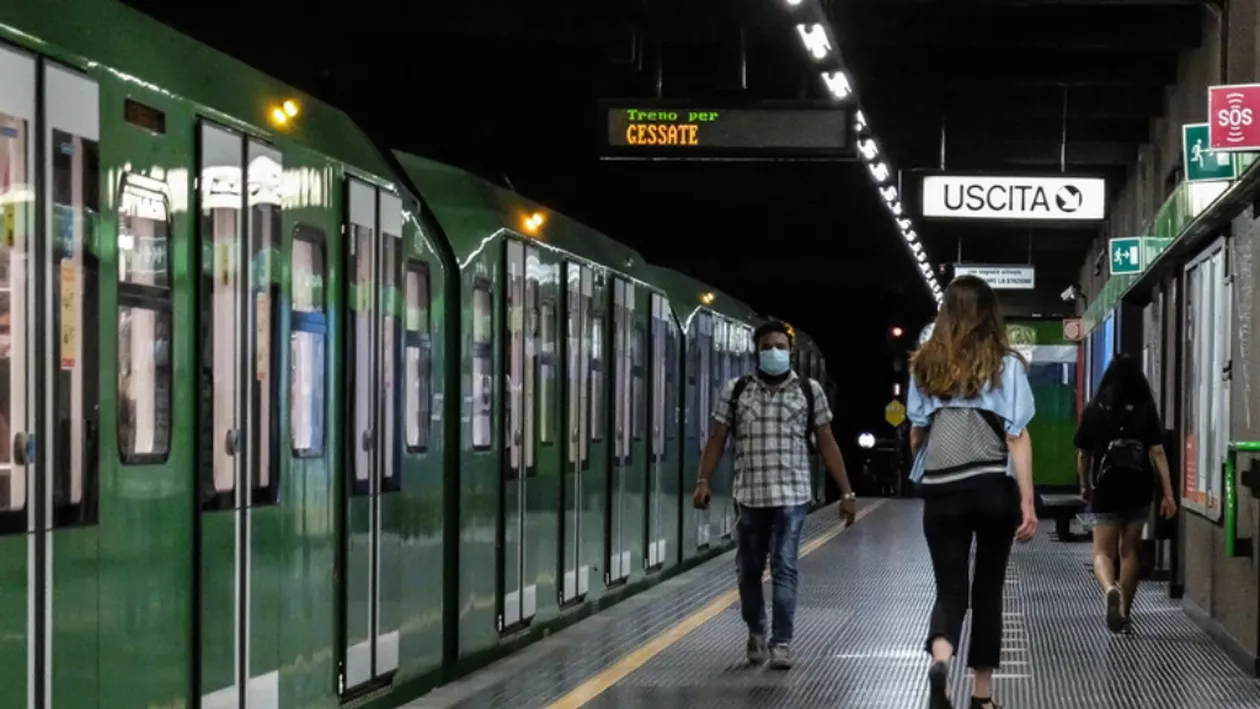 O româncă a jefuit un turist la metroul din Milano reușind să facă dispărută o sumă uriașă de bani