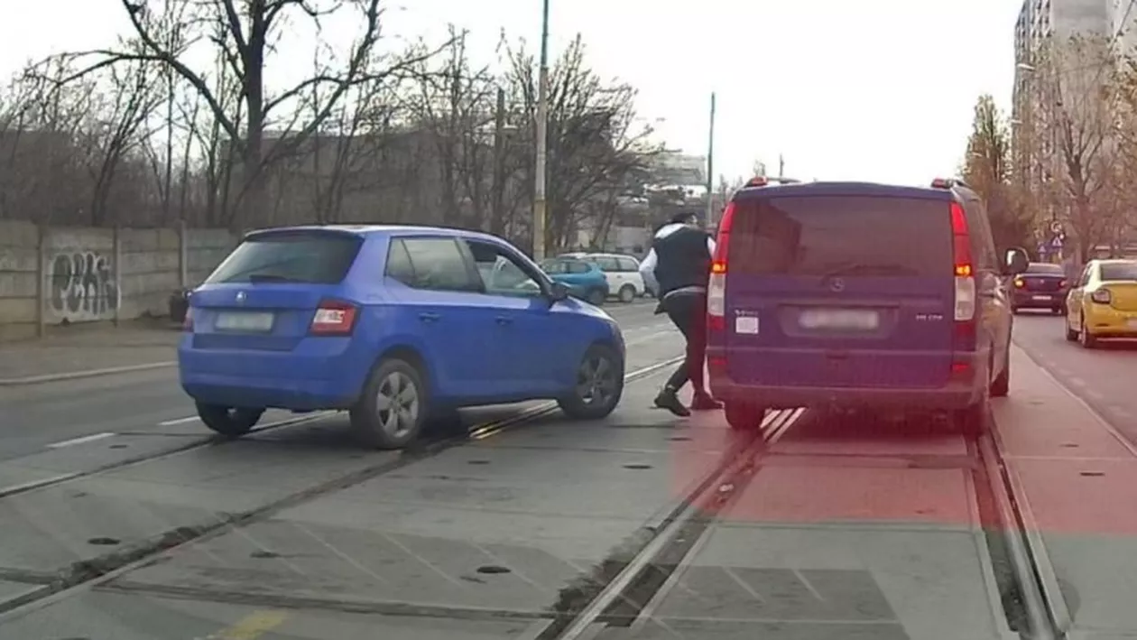 Scene violente în București. Bărbat agresiv, filmat în timp ce amenința un șofer cu un cuțit