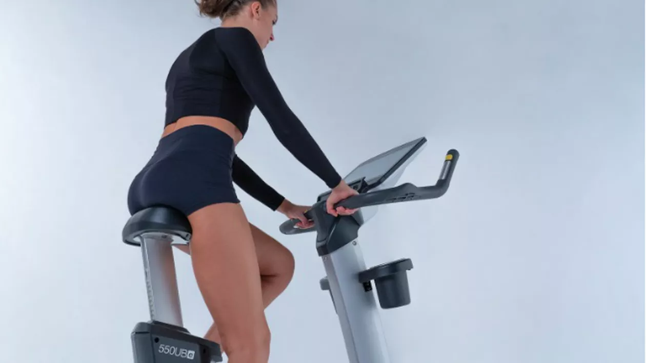 Iată ce echipamente sportive te pot ajuta să pierzi în greutate acasă!