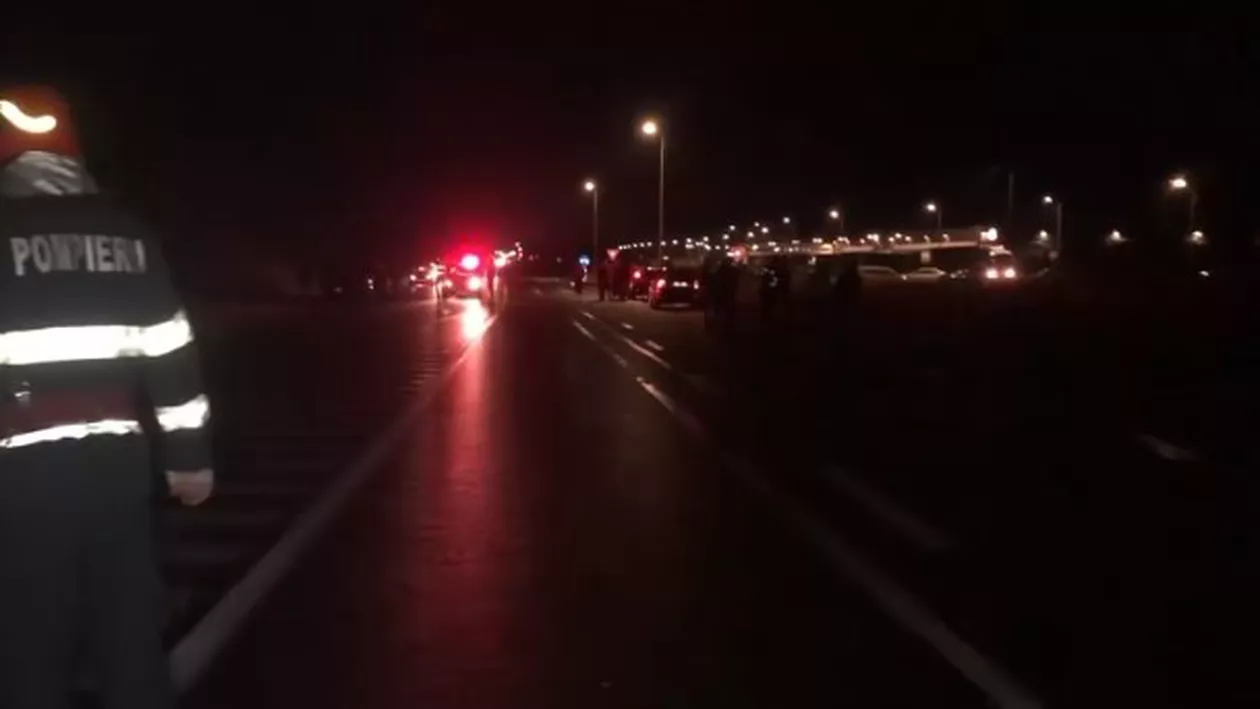 Drumul care leagă Timișoara de Lugoj, blocat de un bărbat care amenință că se aruncă de pe o pasarelă. Negociatorii discută de 4 ore cu el (VIDEO)
