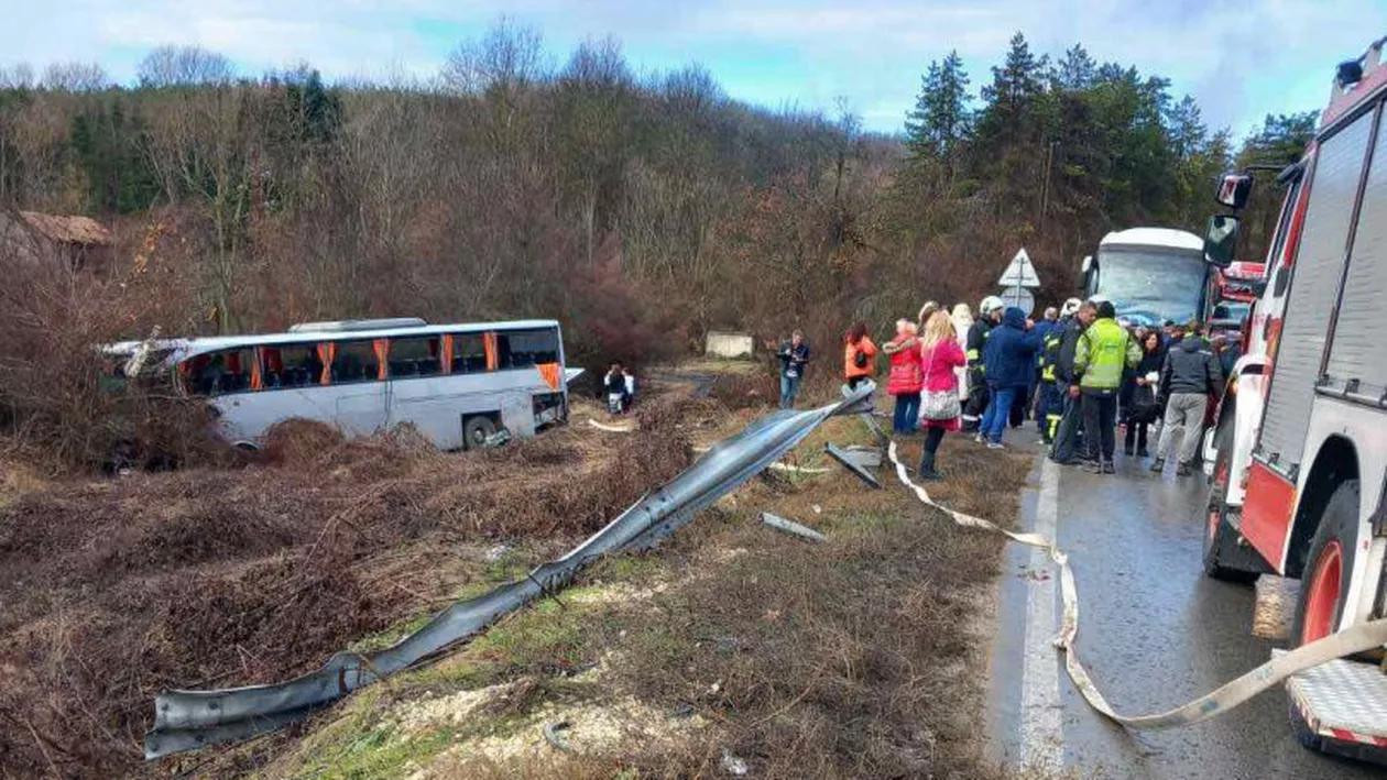 Accident grav în Bulgaria între un autocar românesc și un camion din Turcia. Cel puțin 10 victime (FOTO)