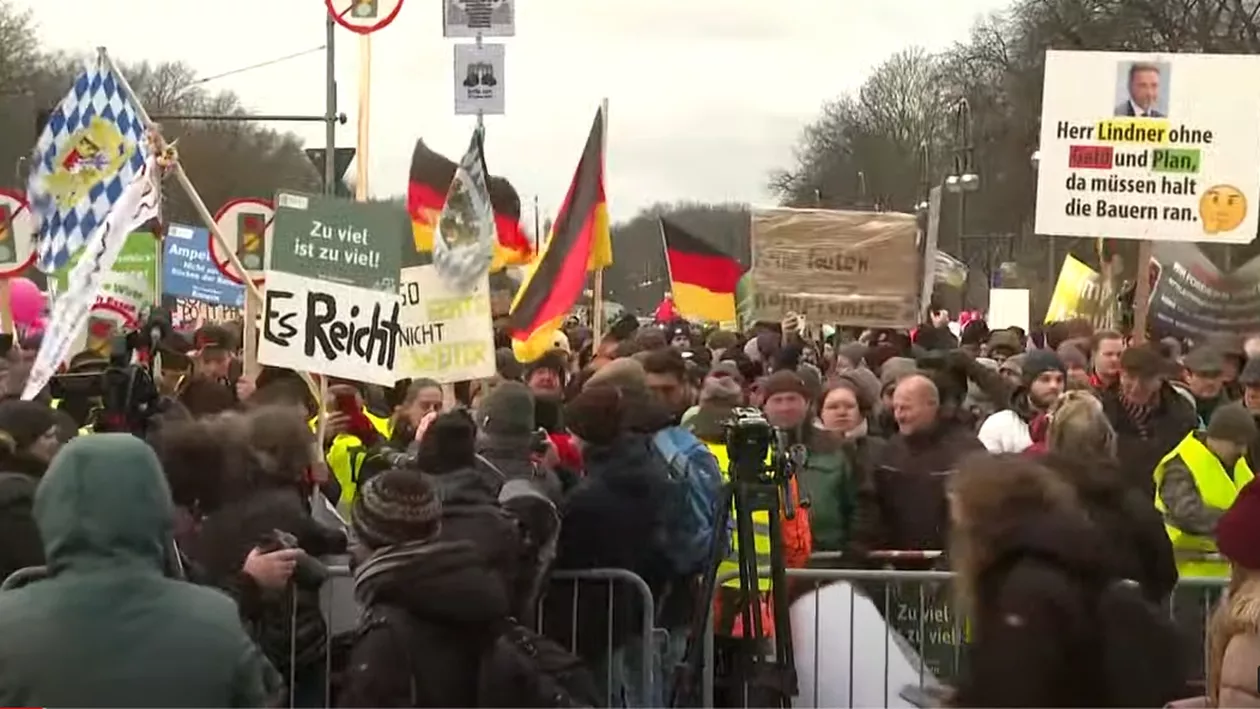 Berlinul, blocat de protestatari. Mii de tractoare și camioane, așteptate la Poarta Brandenburg. Peste 10.000 de oameni au anunțat că vor veni la miting (VIDEO)