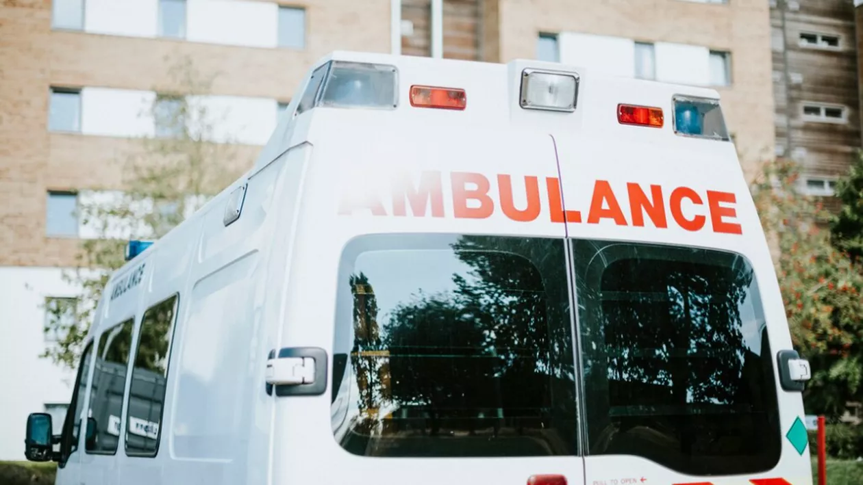 Anglia: O femeie a murit, după ce ambulanța i-a fost anulată de dispecer. Mai avea șase minute până acasă la ea