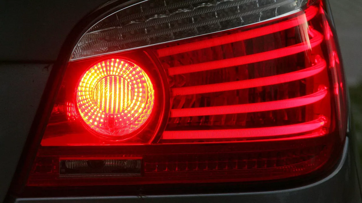 De ce tremură pedala de frână la mașinile cu ABS. Titi Aur, despre greșeala „fatală” pe care o fac unii șoferi