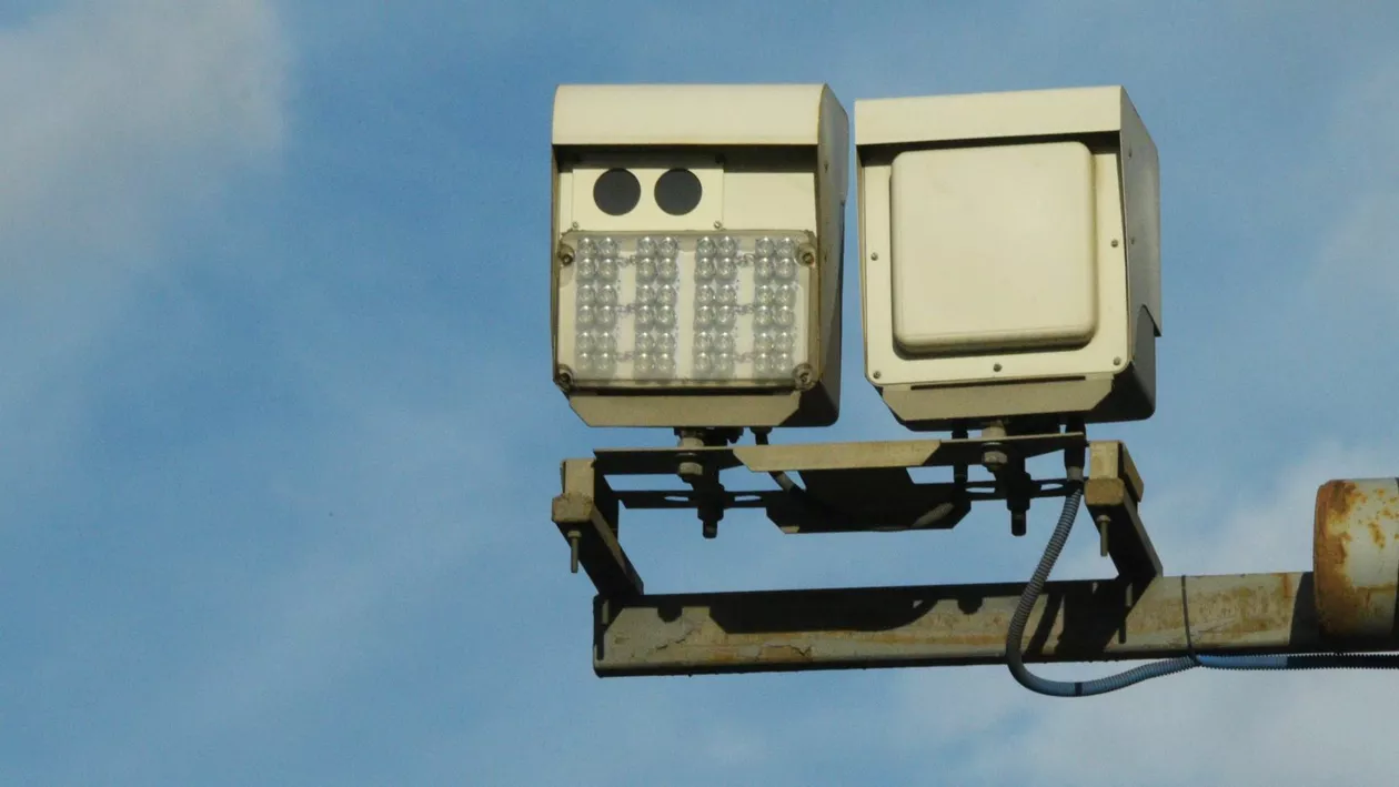 Super-radarele care detectează folosirea telefonului. În ce țară sunt folosite și ce amenzi se aplică
