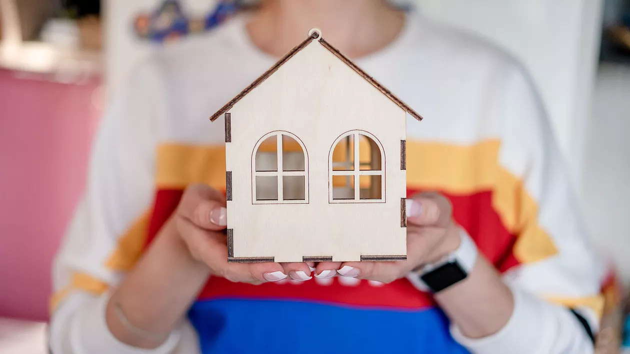 Cine sunt românii care pot să primească teren gratuit pentru construcția unei case / Condiții și acte necesare