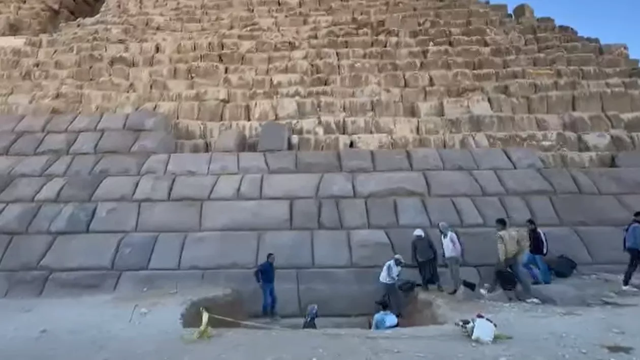Egipt: Un videoclip în care este prezentată renovarea unei piramide a declanșat furie (VIDEO)