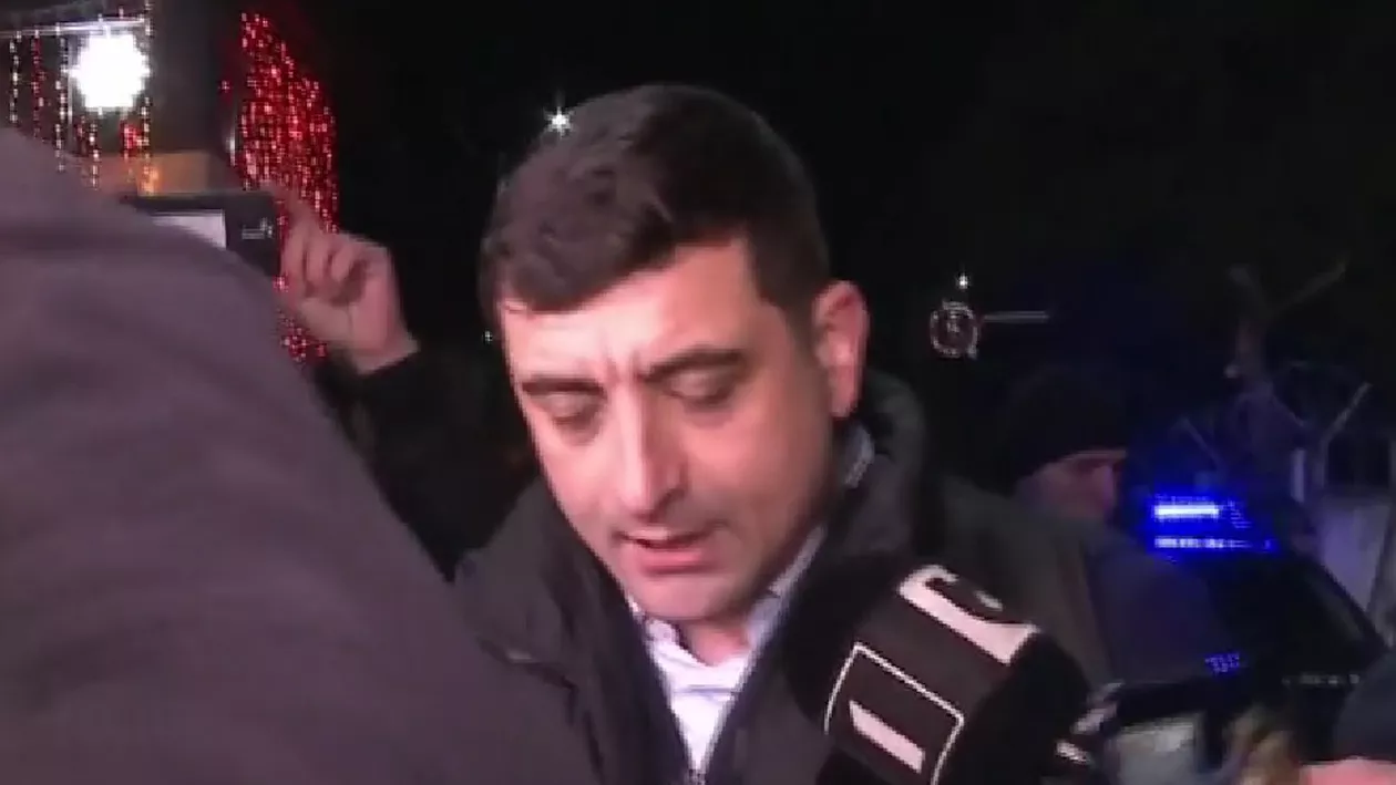 Protestul fermierilor a încins spiritele la intrarea în Capitală. Coloana de utilaje agricole a fost oprită de blocada Poliției. Simion și Șoșoacă au venit să facă scandal, dar au fost huiduiți de manifestanți (VIDEO)