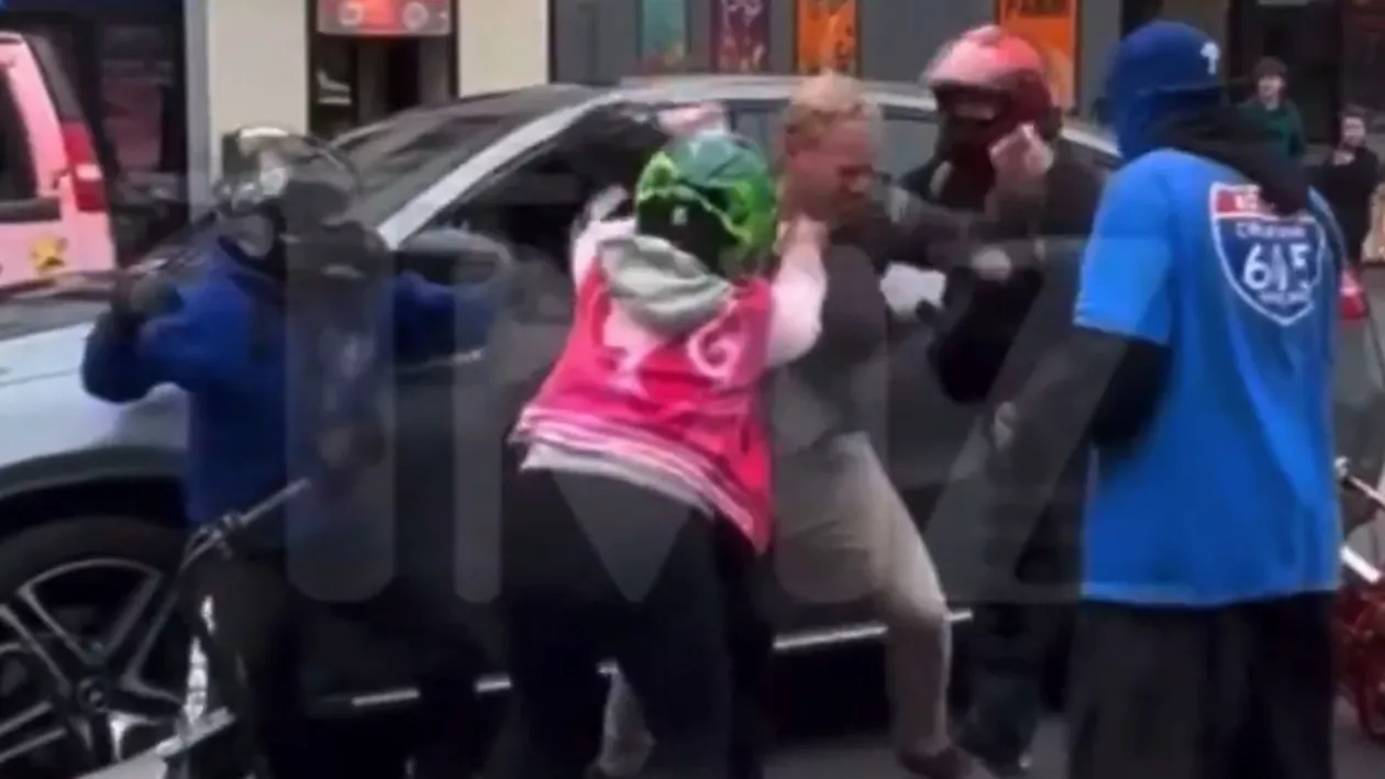 Actorul Ian Ziering din serialul „Beverly Hills” s-a luat la bătaie cu o gașcă de motocicliști, în Los Angeles (VIDEO)