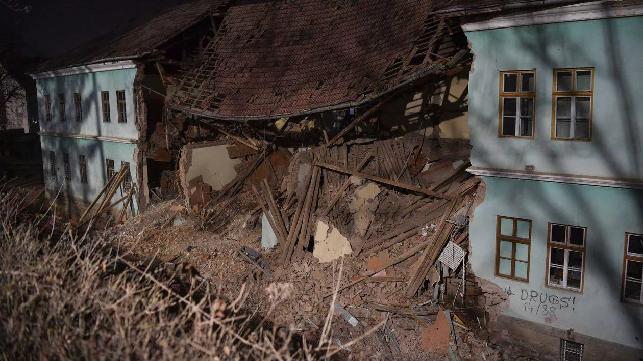 Eleva rănită grav la prăbușirea internatului din Odorheiu Secuiesc a murit. „Medicii din Târgu Mureş au făcut tot ceea ce este omeneşte posibil pentru a o salva”