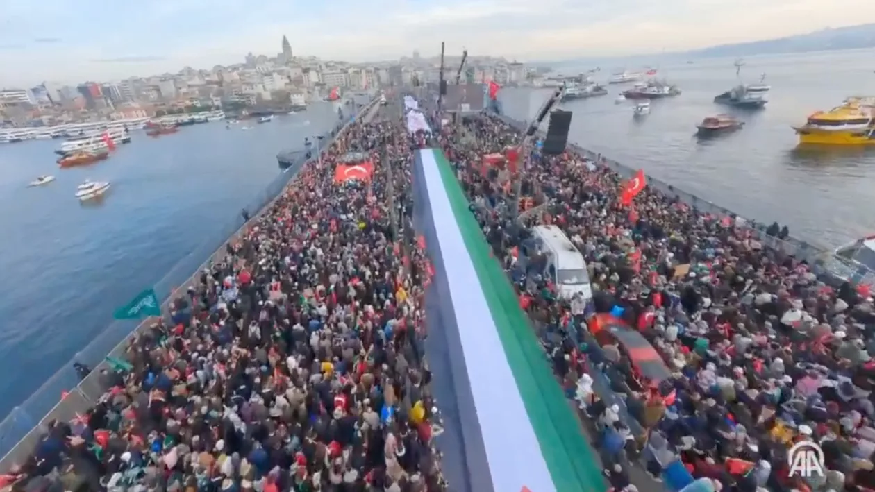 Erdogan a scos în stradă zeci de mii de oameni în prima zi a anului într-o manifestație pro-Palestina de amploare (VIDEO)