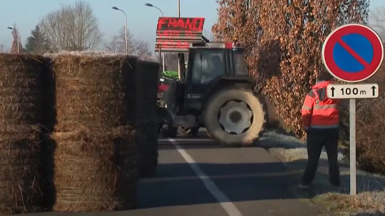 O femeie a murit în timpul protestului fermierilor francezi, după ce o mașină a lovit un baraj rutier al acestora. Era membră a sindicatului și e posibil ca accidentul să fi fost intenționat