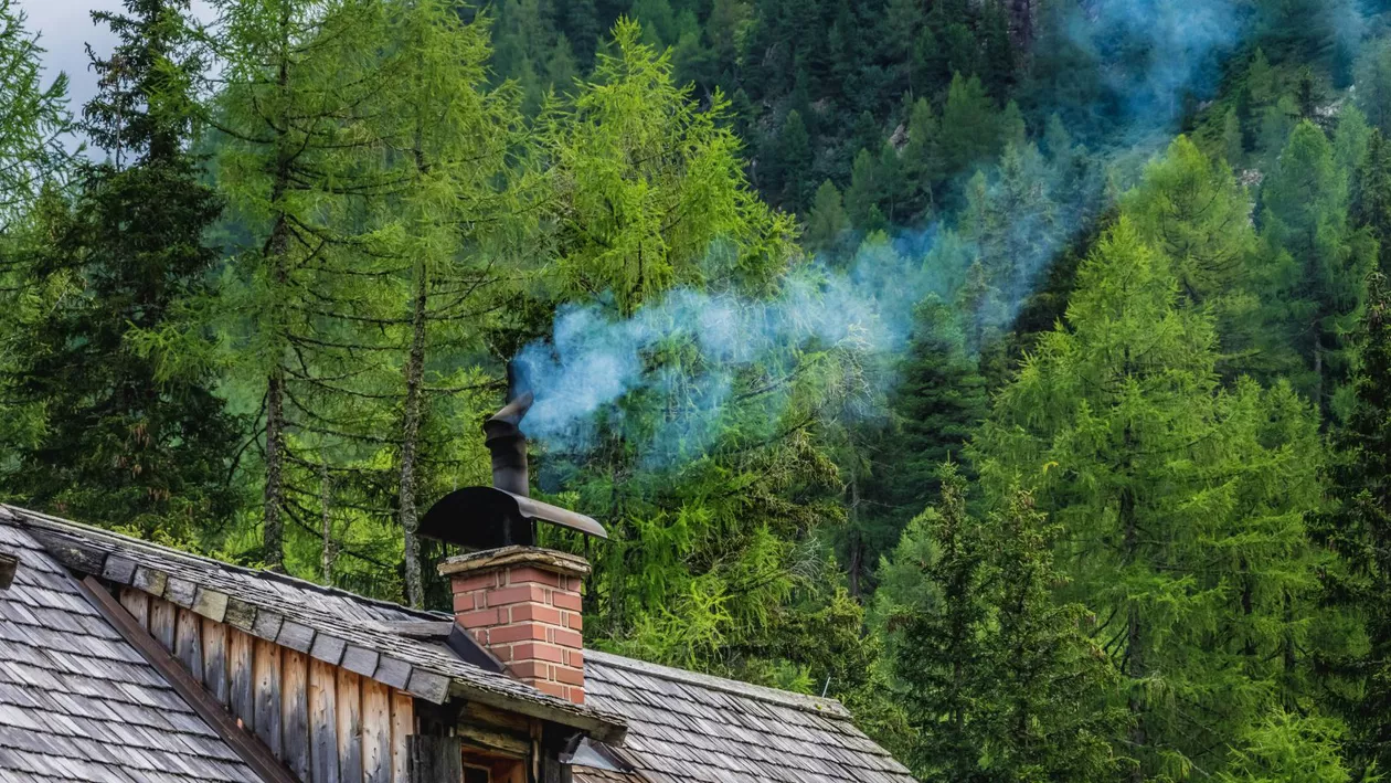 Cadavrul unui bărbat de 43 de ani a fost găsit în hornul unei case din Georgia. Era înfășurat într-o pătură