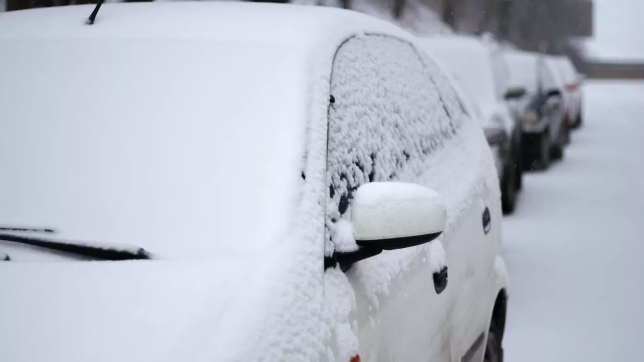 Sfaturi utile care ne pot salva viața când plecăm cu copiii în mașină pe vreme rea / Titi Aur: „Unii părinți sunt inconștienți”