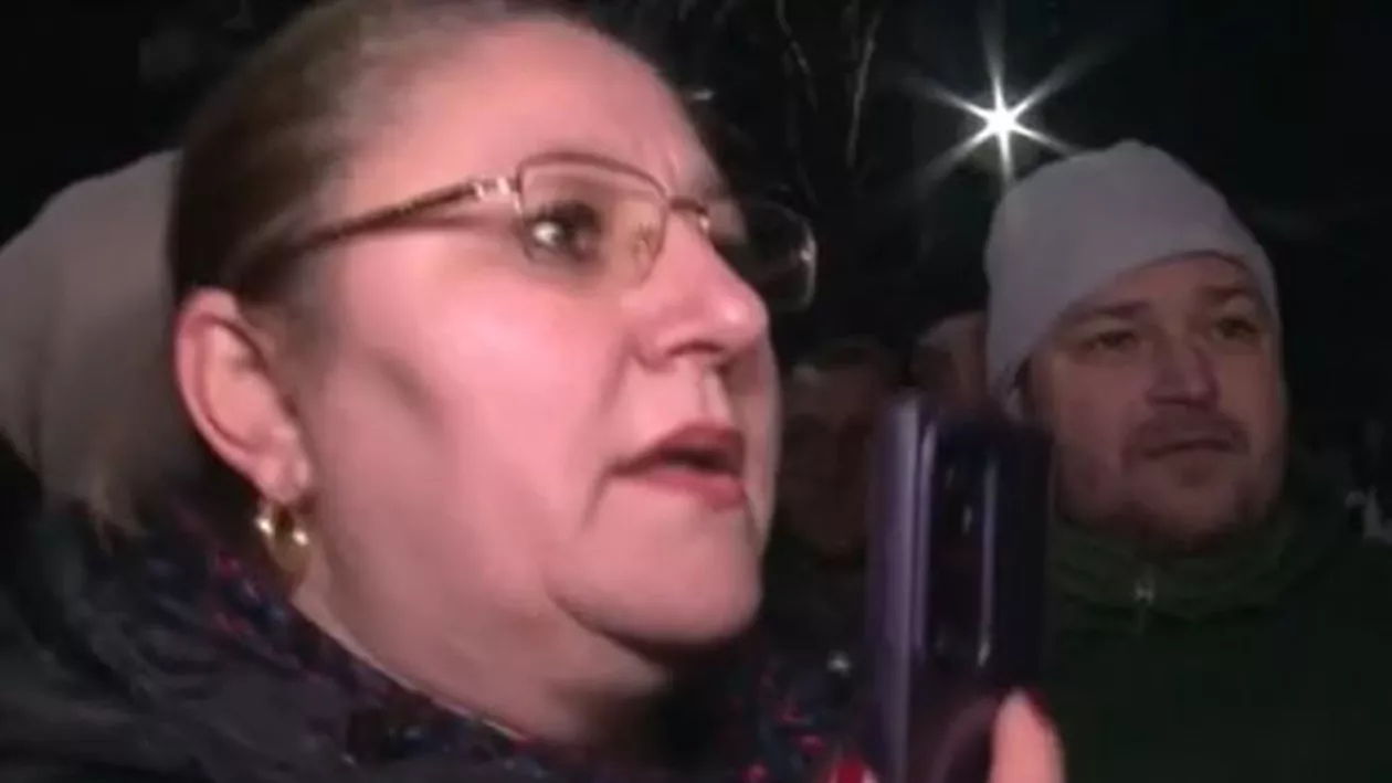 Diana Șoșoacă, huiduită de transportatori și de fermieri, care o acuză că încearcă să confiște protestul în scop electoral: „Moby Dick, lasă-ne un pic”! / Ea i-a făcut violatori și „cu evreii”