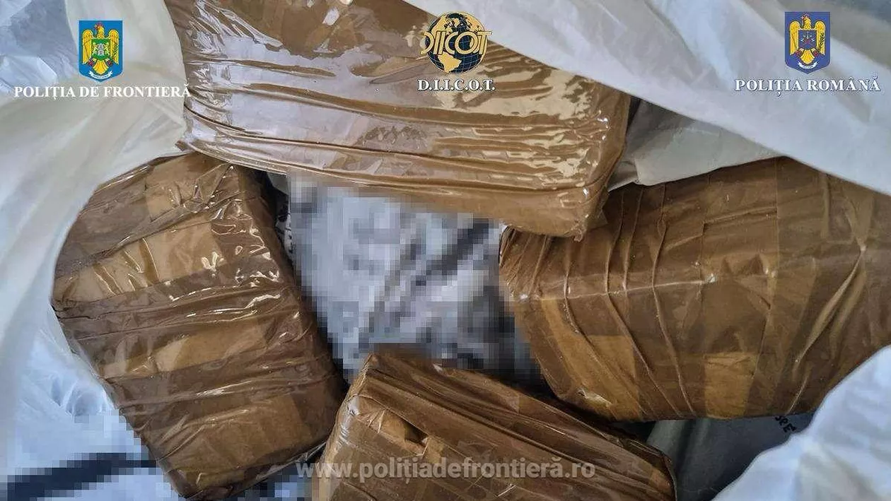 Român prins cu aproape un kilogram de cocaină în vama Giurgiu. Unde erau ascunse drogurile (FOTO)