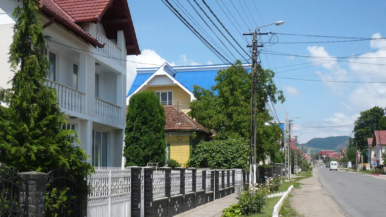 Care este considerat cel mai bogat sat din România / Deținătorii unui Ferrari sunt considerați săraci