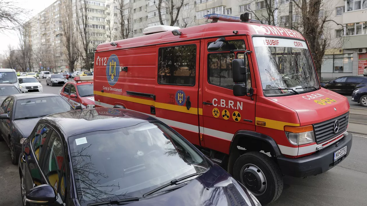 Explozie urmată de incendiu într-un bloc din Balș. Autoritățile au activat Planul roșu de intervenție. 15 locuințe sunt avariate UPDATE