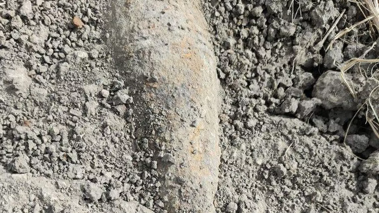 Bombă găsită în apropierea unei școli din Dâmbovița. Peste 100 de elevi au fost evacuați