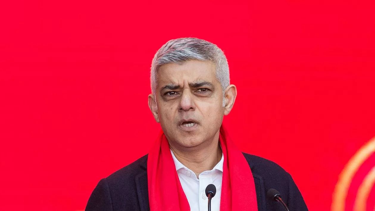 Deputat britanic suspendat din partid după ce a declarat că primarul Sadiq Khan al Londrei este „controlat” de islamiști