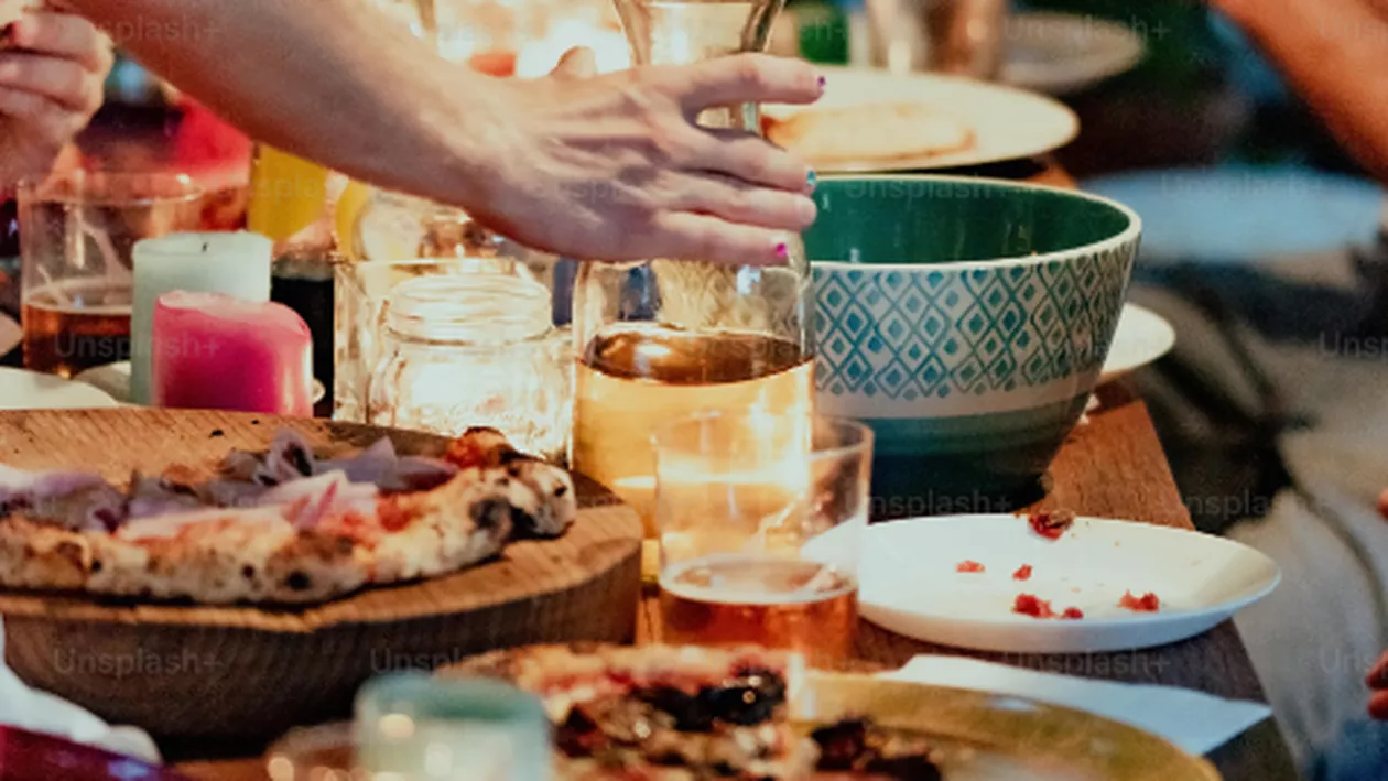 Ce alimente nu trebuie să consumi niciodată înainte de somn. Greșeala pe care o fac mulți oameni