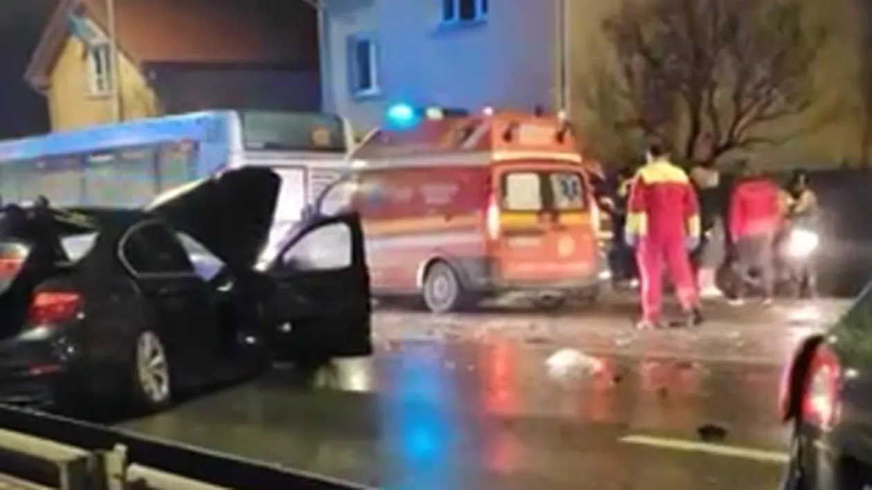 Accident grav în comuna Florești din Cluj. Două autoturisme și un autobuz, implicate