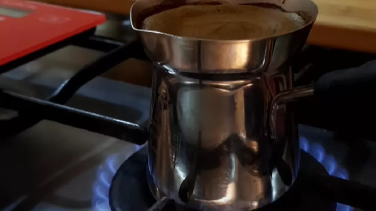 Ce pericole ascunde, de fapt, cafeaua la ibric: „Face rău pe toate planurile”