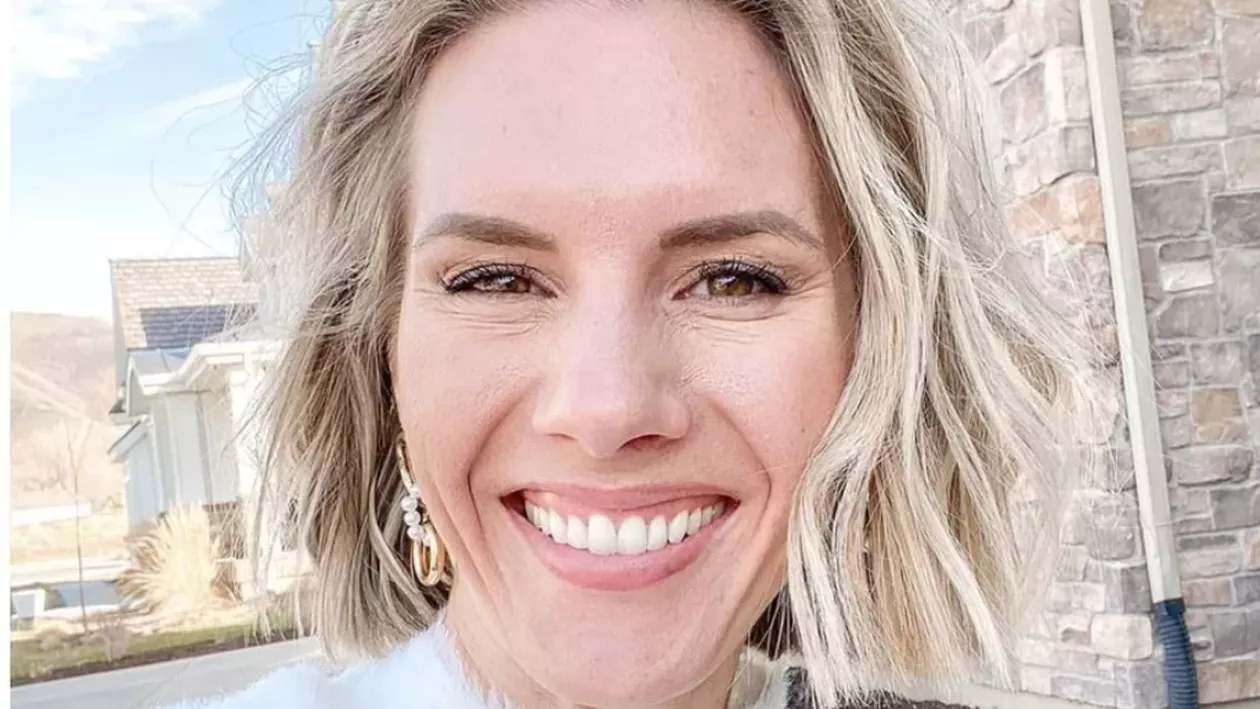 O influenceriță care dădea sfaturi părinților pentru creșterea copiilor, condamnată la 60 de ani de închisoare pentru că și-a maltratat copiii