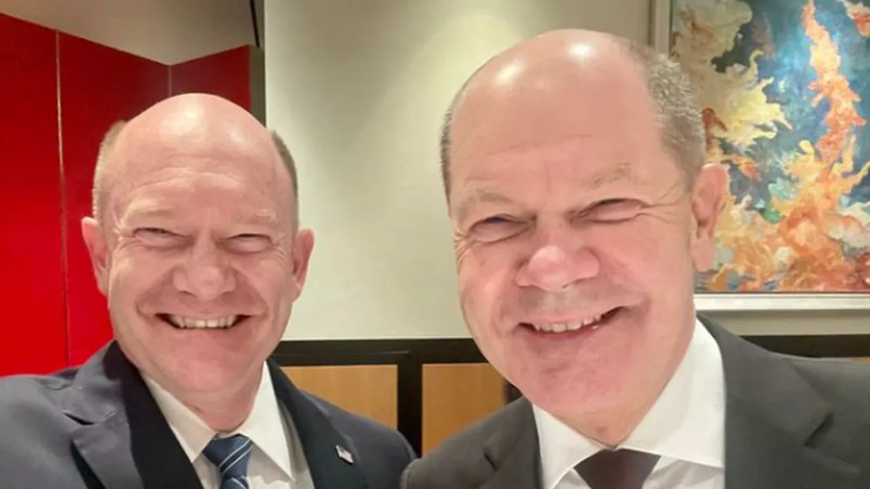 „Cine-i cine?”. Olaf Scholz s-a întâlnit cu „dublura” sa din SUA, senatorul Chris Coons (FOTO)