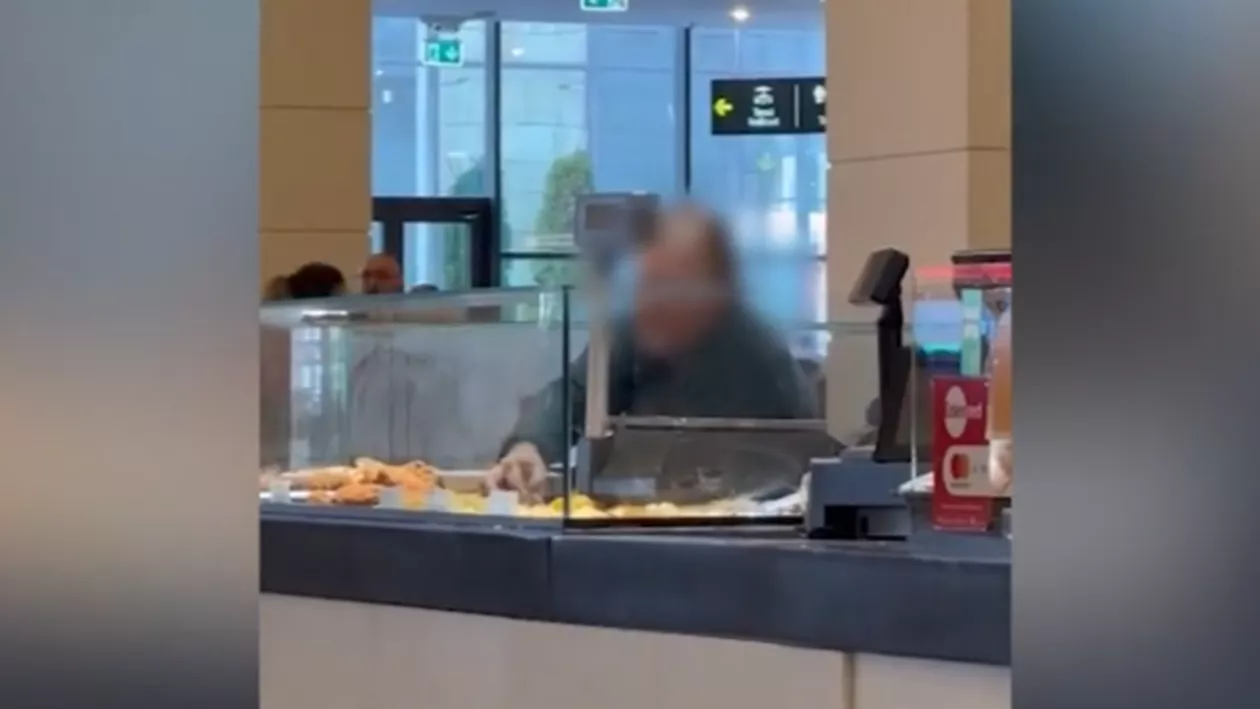 Angajata unui restaurant fast-food din Cluj, prinsă în timp ce mânca din preparate cu mâinile goale. „Cum am reușit eu cu soțul să facem toxiinfecție”