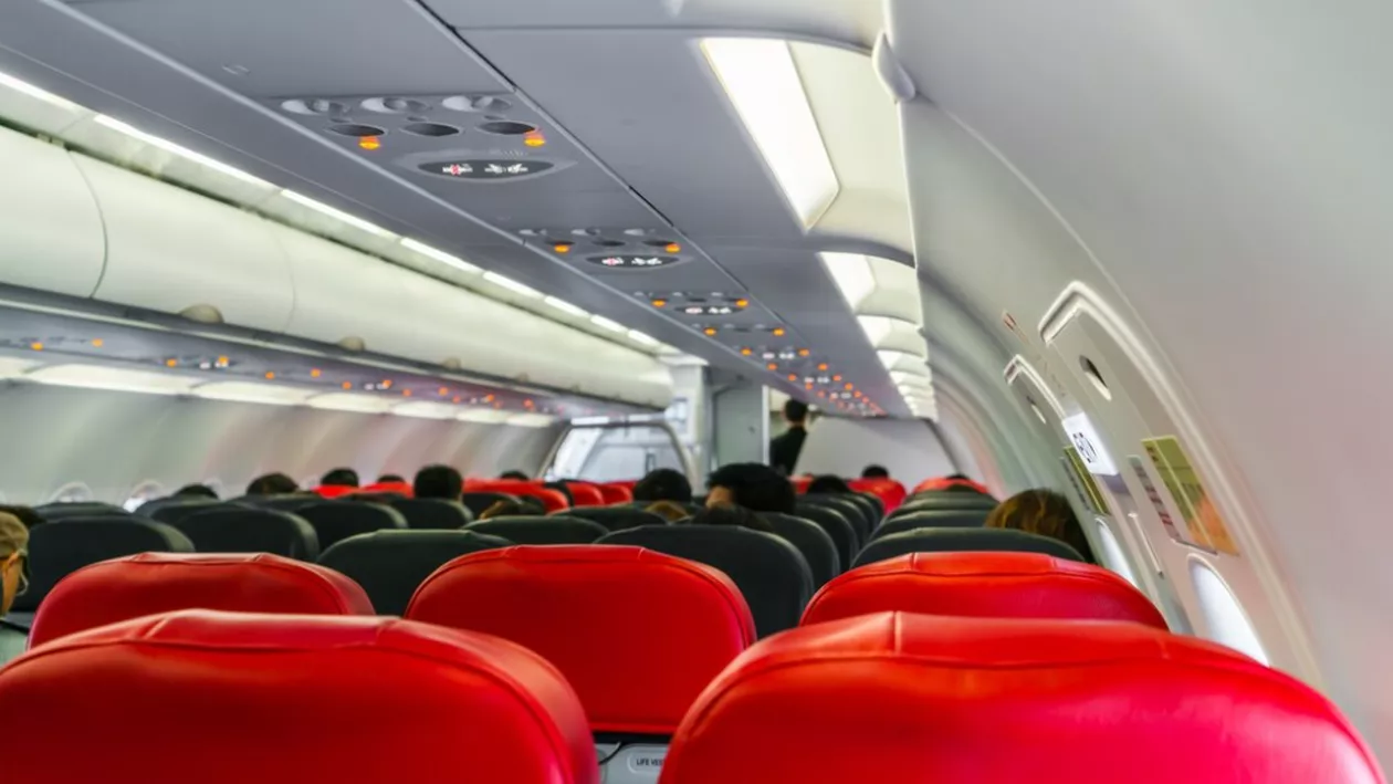 Modalitatea prin care doi angajați de la Otopeni au furat 260.000 de euro de la Wizz Air. Cei doi au fost prinși în flagrant
