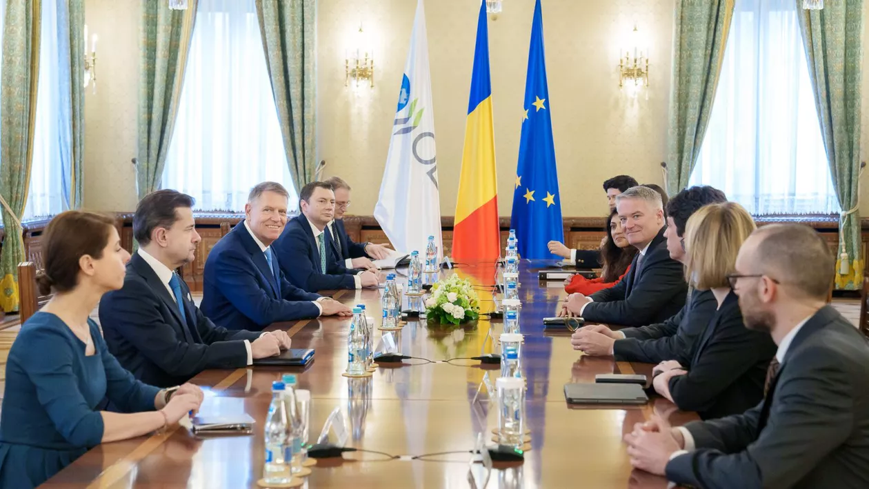 Klaus Iohannis, întâlnire cu secretarul general al OCDE. Președintele a reiterat angajamentul autorităților de a continua într-un ritm susținut alinierea la standardele organizației