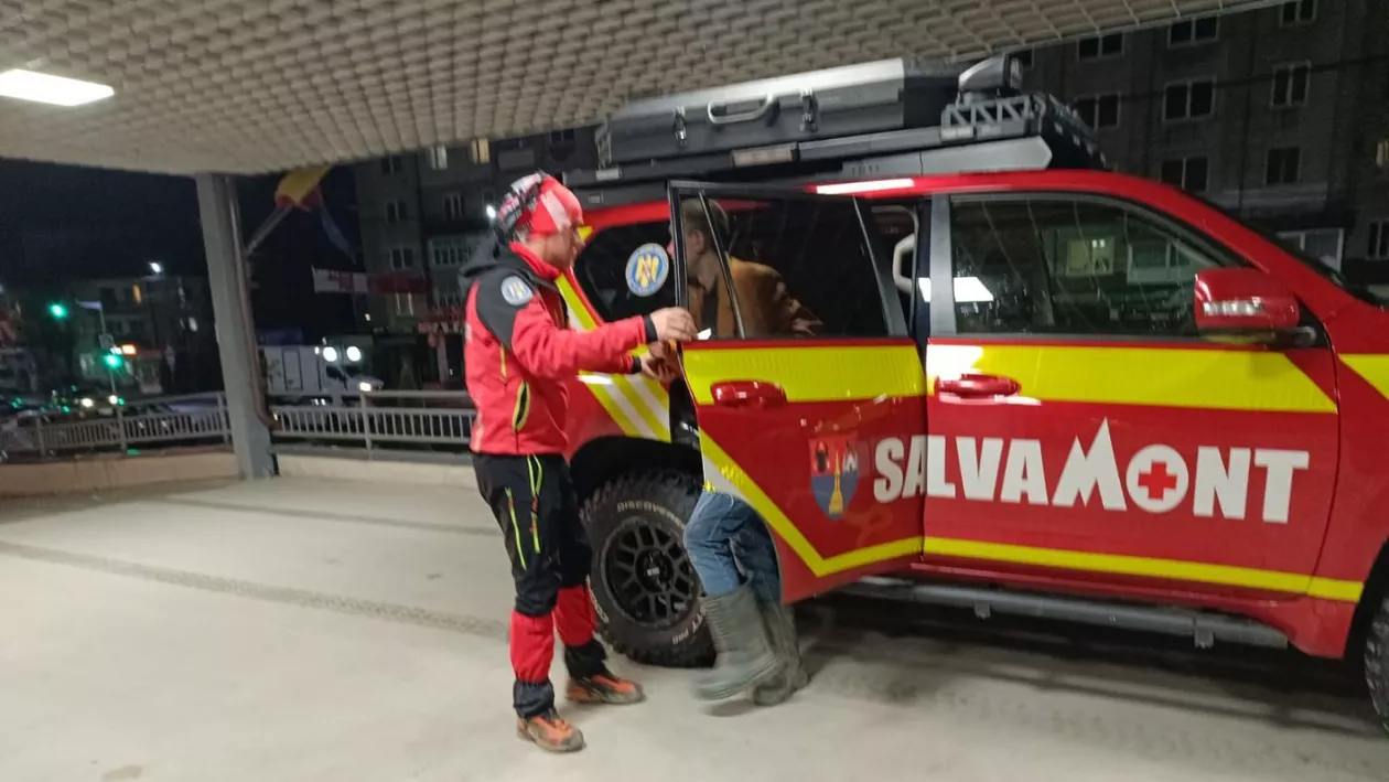 Patru cetăţeni ucraineni, descoperiţi de o echipă de salvare din Maramureș. Cei de la Salvamont erau porniți în căutarea unui alt ucrainean