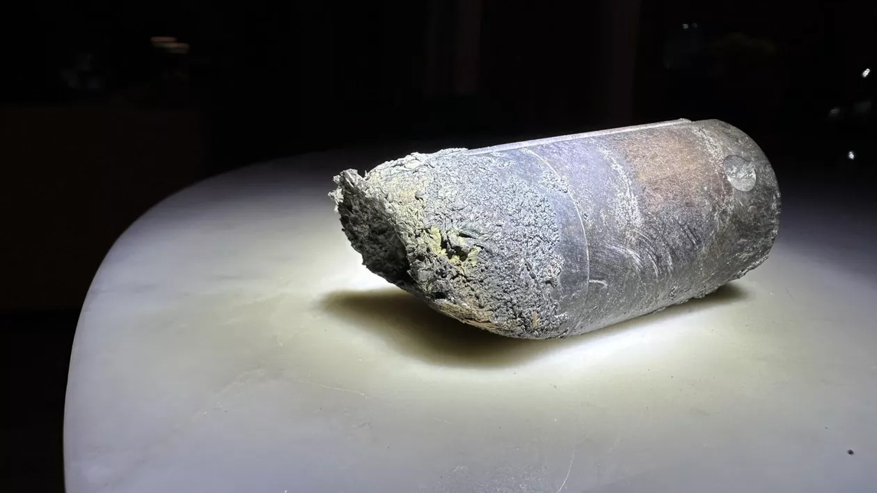 O casă din Florida a fost lovită de un obiect căzut din spațiu, găurind acoperișul. NASA face verificări