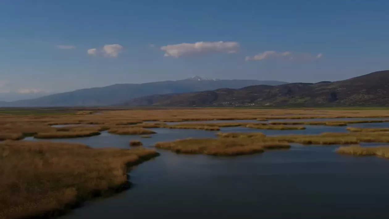 Valea greacă care a devenit lac, după inundațiile de anul trecut, îi nemulțumește pe fermieri: „Va fi război”