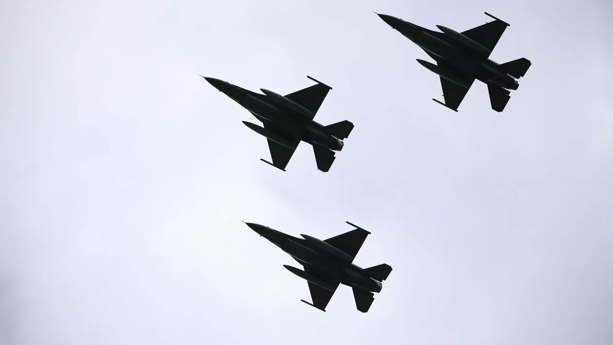Trei avioane F-16 Fighting Falcon cumpărate de România de la Norvegia au ajuns la baza aeriană Câmpia Turzii